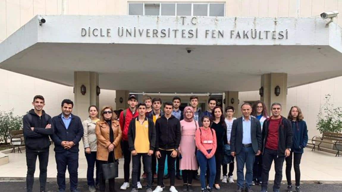 Mardin Fen Lisesi öğrencileri Dicle Üniversitesi Fen Fakültesi Fizik Bölümünü ziyaret etti. 